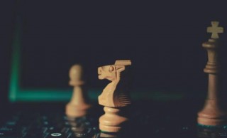 680亿，一代“鞋王”斯凯奇卖身了